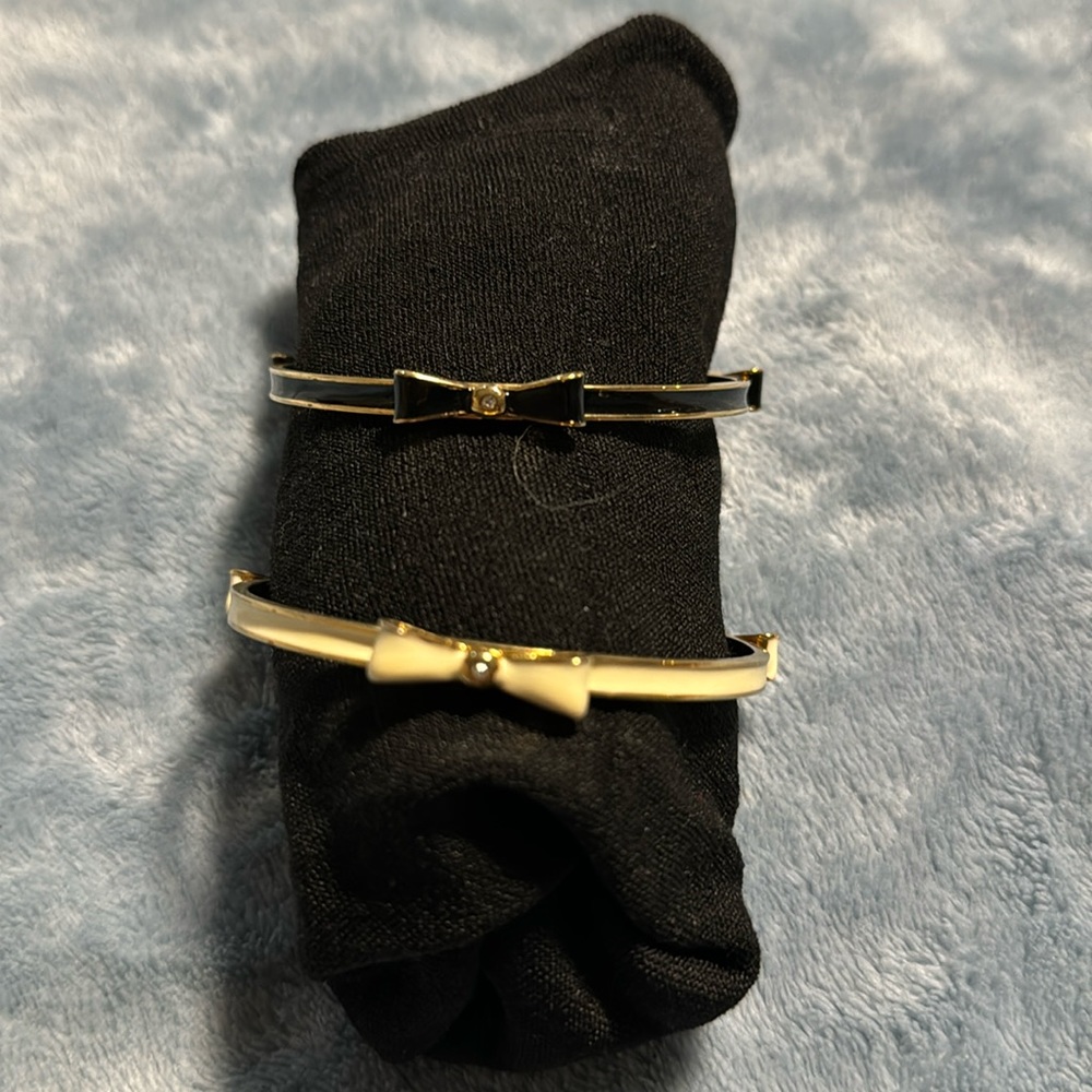 Black and cream bangle with bow and rhinestone